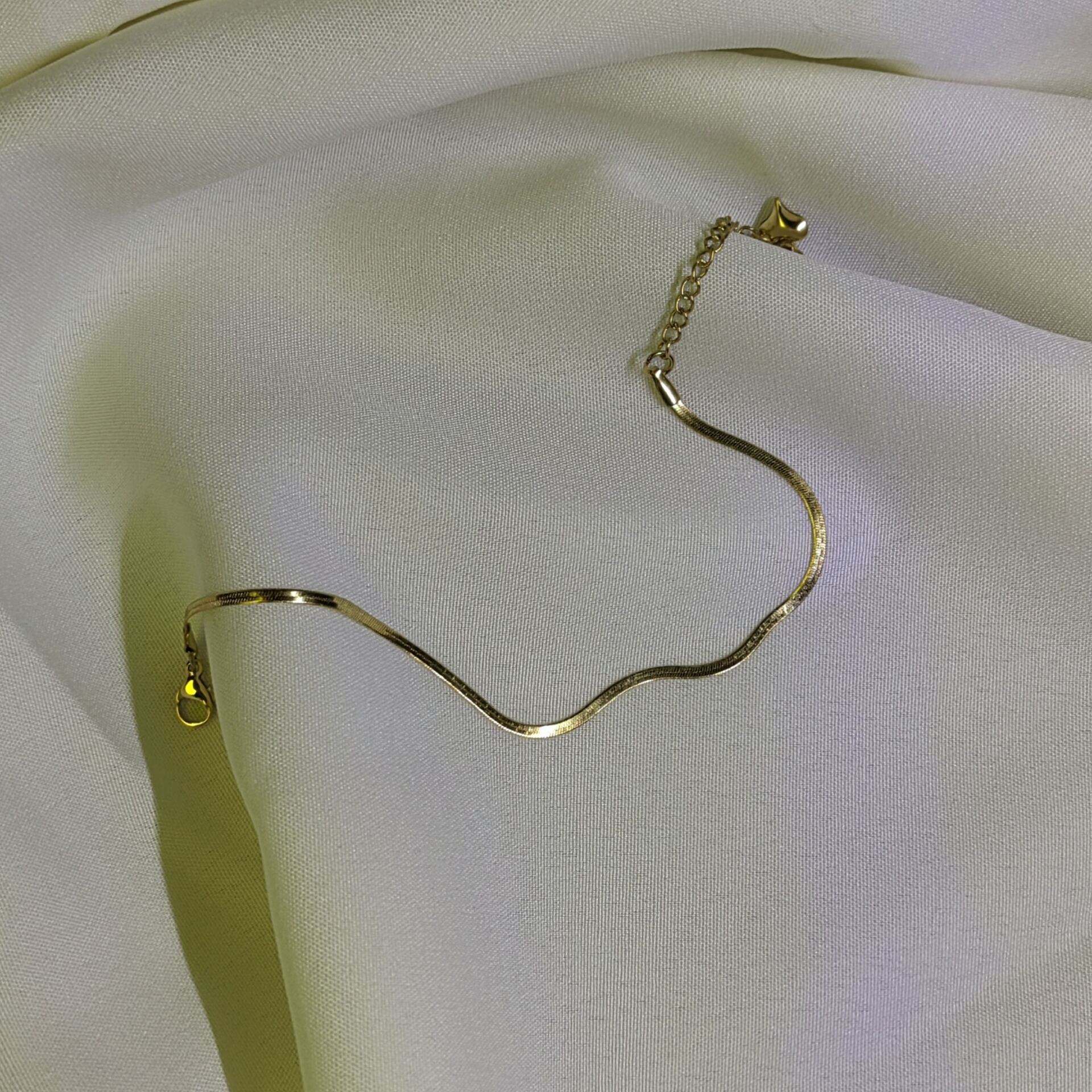  دستبند ماری با آویز قلب طلایی 