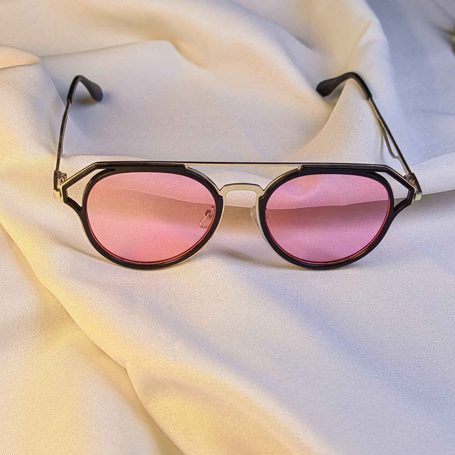  عینک افتابی مشکی صورتی ،یووی 400 