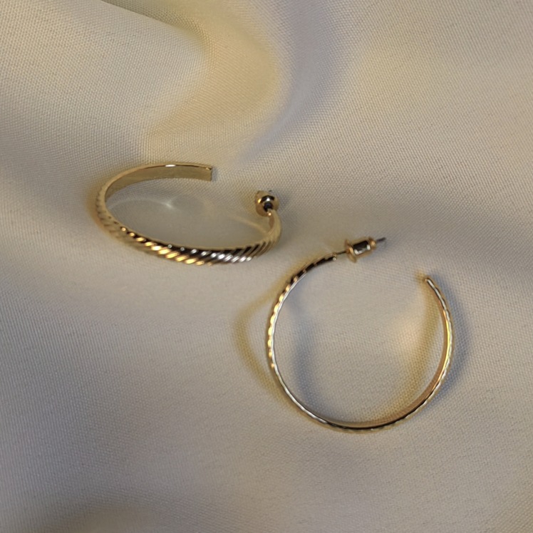 گوشواره استیل گرد با طرح شیار 