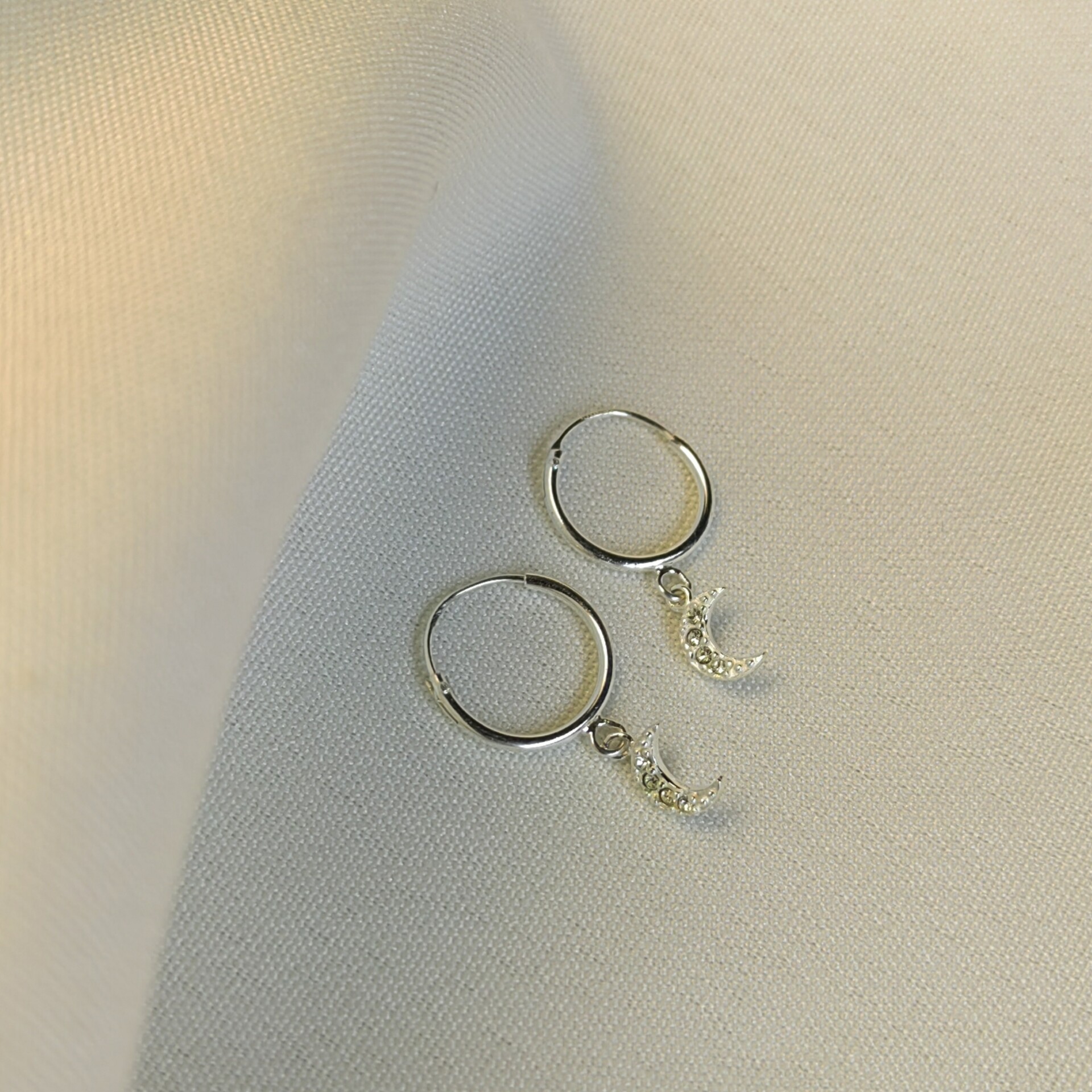  گوشواره نقره با آویز ماه 