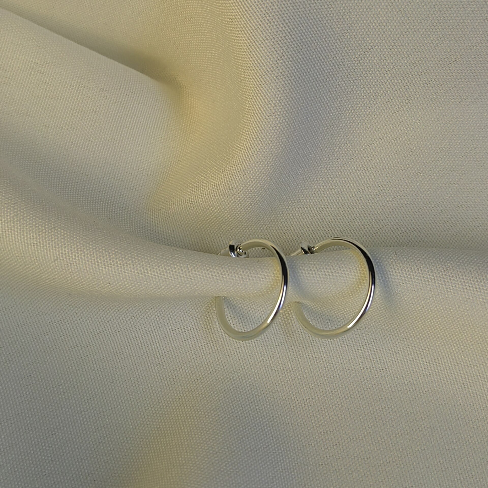  گوشواره استیل گرد ریز ساده نقره ای 