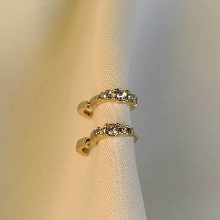 گوشواره نگین دار رنگ ثابت