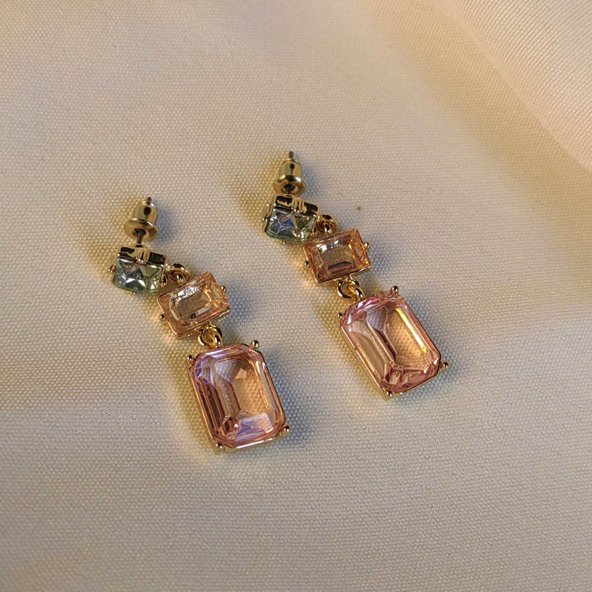  گوشواره آویز کوتاه نگینی 